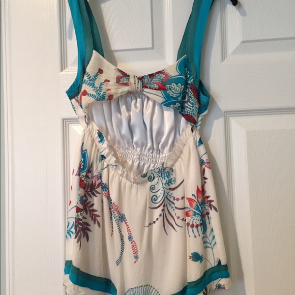 Guess blouse! - Picture 1 of 2